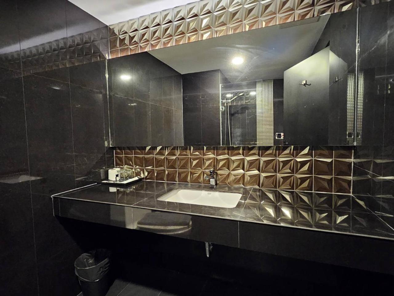 Oscar Palace Hotel & Wellness Center Ban Khlong Phruan Bagian luar foto